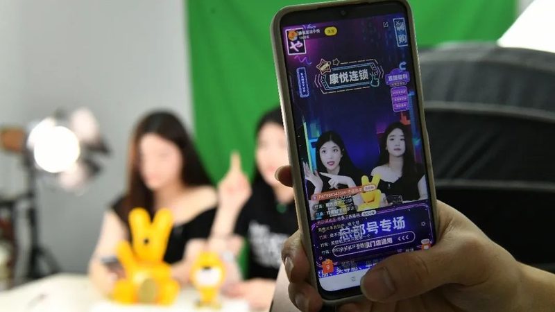 在选择急开锁换锁服务时，以下几个因素需要特别注意：